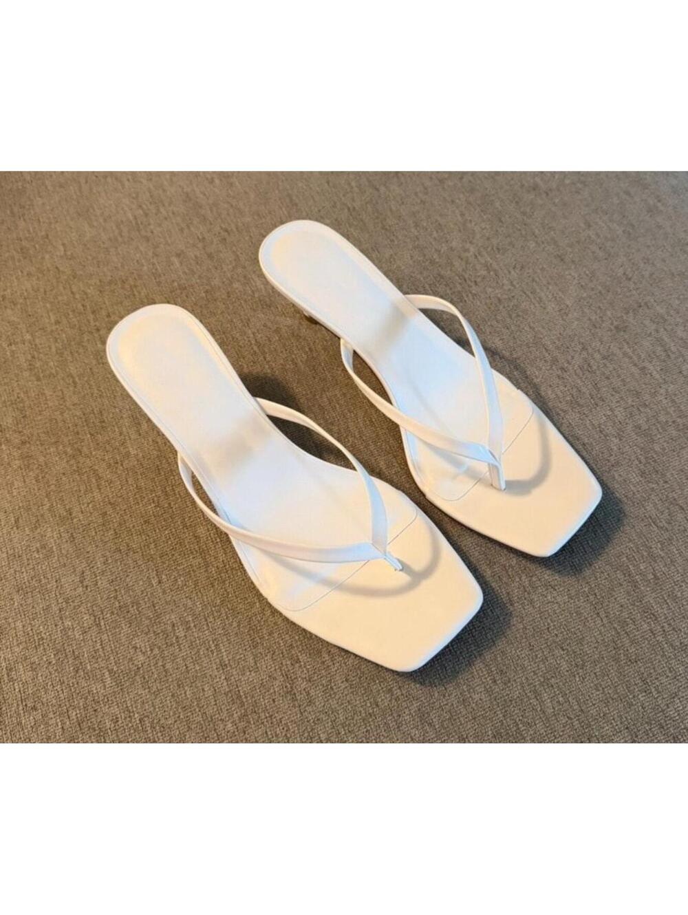 White kitten heels - Picture 2 of 3